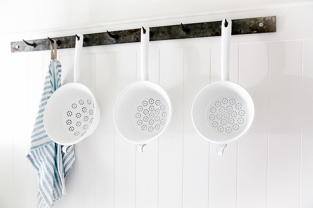 Riess Enamel Long Handle Strainer